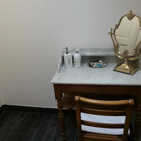 לינה וארוחת בוקר La Promenade En Champagne *